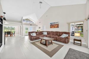 a living room with a couch and a table at SWISS 23 - Lake Stephanie in Clermont