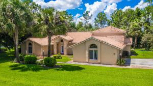 a house with palm trees in a yard at SWISS 41 - Golf Course in Clermont