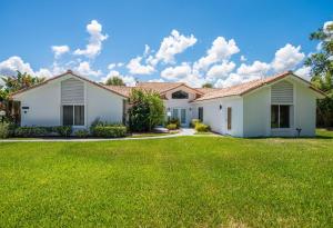 a house with a green lawn at SWISS 57 - Lake Denise in Clermont
