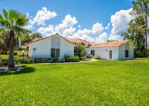 a house with a palm tree in a yard at SWISS 57 - Lake Denise in Clermont