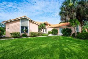 a house with a green lawn in front of it at SWISS 30 - Golf Course in Clermont