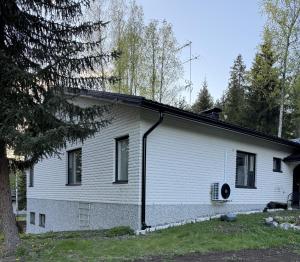a white house with a tree in front of it at Jalokivi in Lappeenranta