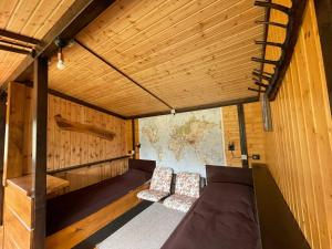 a room with a bed and two chairs in it at Alpinlife in Dejani