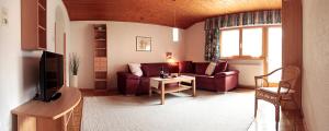 a living room with a couch and a table at Aparthotel Bergkristall in Brand