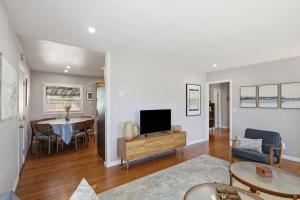 a living room with a television and a dining room at The Eastman House in Santa Cruz +33 photos