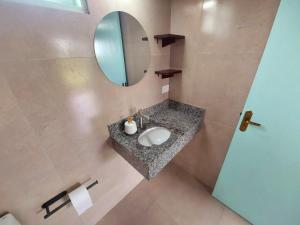 a bathroom with a sink and a mirror at Suite na Natureza com Café da Manhã in São Pedro
