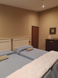 a bedroom with two beds and a dresser at L'Era de Can Ribes Tor in Tor