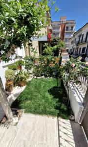 a garden with plants and flowers on a sidewalk at Da' Mi ' Nonni in Viareggio