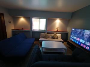 a living room with a couch and a flat screen tv at NSI Casa Entera en La Piedad in San Juan del Fuerte