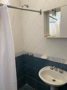 a bathroom with a sink and a mirror at Hotel Los Condores in Uspallata