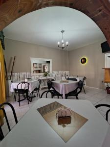 a dining room with tables and chairs at Hotel Alhambra in General Alvear