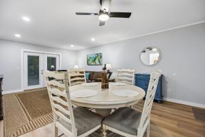 a dining room with a table and chairs at 8A Amelia Landings Condo in Fernandina Beach