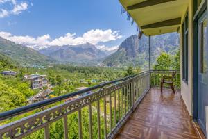a balcony with a view of mountains at La Heim Hostels in Manāli