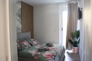 a bedroom with a bed with clothes on it at Casa Vacanze Maiorca & Minorca in Alghero