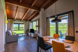a living room with a dining room table with chairs at Casas Green Ordesa in Aínsa