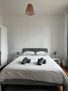 a bedroom with a large bed with two pillows on it at Le Clair Bellifontain in Fontainebleau