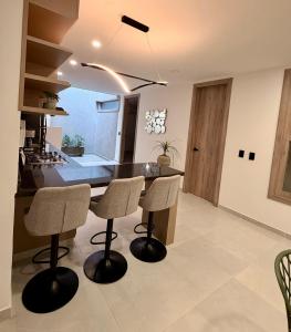 a kitchen with a table and chairs in a room at Casa Martina premiun in Buga