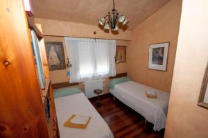 a small bedroom with two beds and a window at Villa El Jagüel in Sauzal +81 photos