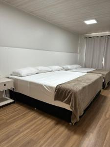 a bedroom with two beds in a room at Miraflores Hotel in Macapá