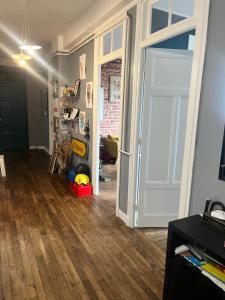 an open door to a room with a hallway with at Le5 Brest in Brest