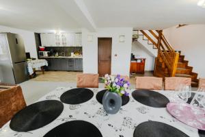 a living room with a table with a vase of flowers on it at Cabana Colț de liniste in Feldru