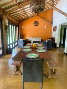 a wooden table with plates on it in a room at Finca Panaca Jaguey 7 in Quimbaya