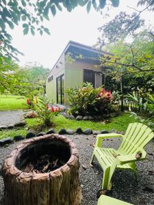 a yard with a fire pit and a green chair at Secret Hideaway in Guápiles