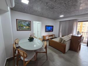 a living room with a couch and a table at Apartamento espaçoso de luxo in Goiânia