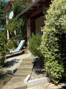 a garden with a bench next to a house at Apartman Ilaria in Medulin