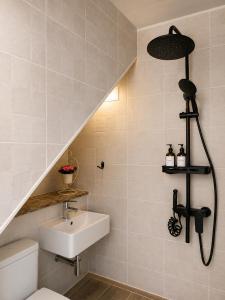 a bathroom with a sink and a shower at Bluemoon Campinho Rooftop & BBQ near Alqueva in Campinho +25 photos