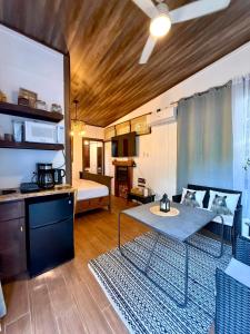 a living room with a table and a bed at Secret Hideaway in Guápiles +7 photos