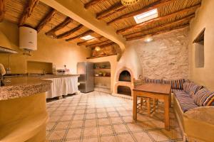 a kitchen with a couch and a table in a room at Villa Nouran Beldi in Essaouira