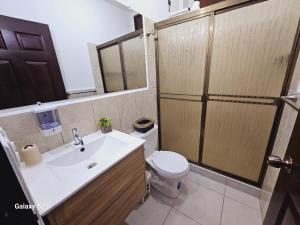a bathroom with a sink and a toilet and a shower at Casa Isabella 45 AC en las habitaciones in Matagalpa +47 photos