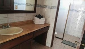 Bathroom sa Hotel Las Brumas