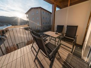 a balcony with a table and chairs on a balcony at Mariazeller Zirbennest in Mariazell