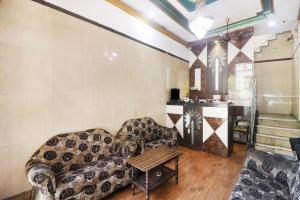 a living room with a couch and a table at Hotel O Aadaab in Hyderabad
