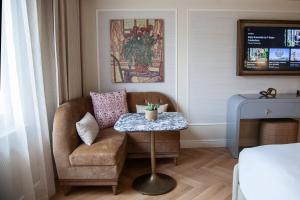 a living room with a chair and a table at Delamar Greenwich Harbor in Greenwich