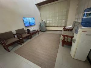 a living room with a refrigerator and a table and chairs at Full house, 2 Bedroom & kitchen in Bocas Town