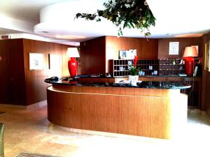 Lounge nebo bar v ubytování City Hotel