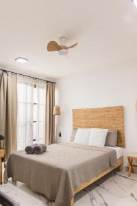 a bedroom with a large bed and a window at Casa Ecos d' Alma in Isla Mujeres