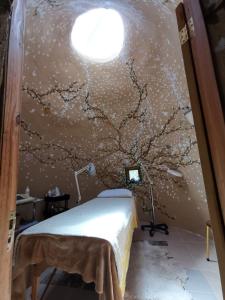 a room with a tree mural on the ceiling at Luchita Mia Eco Cabañas Boutique in Zacatlán