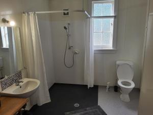 Gallery image of Honeymoon Cottage in Thames