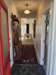 Gallery image of Honeymoon Cottage in Thames