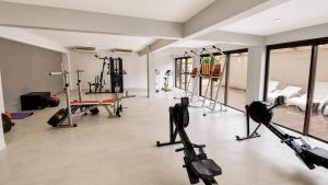 a gym with several treadmills and machines in a room at Blue Lagoon - Studio avec accès piscine in Papeete