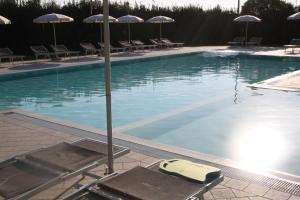 The swimming pool at or close to Agriturismo La Pisana