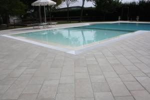 The swimming pool at or close to Agriturismo La Pisana