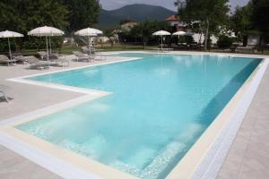 The swimming pool at or close to Agriturismo La Pisana