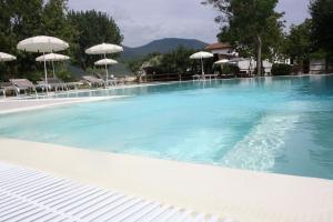 The swimming pool at or close to Agriturismo La Pisana