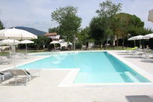 The swimming pool at or close to Agriturismo La Pisana