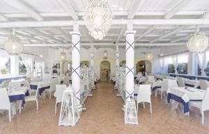 Hotel Terme Tritone Resort & Spa餐厅或其他用餐的地方